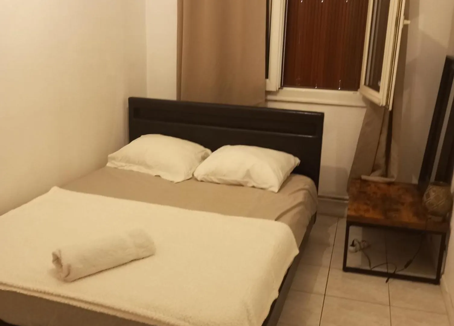 Appartement Chambre Cour à Fontaine  France